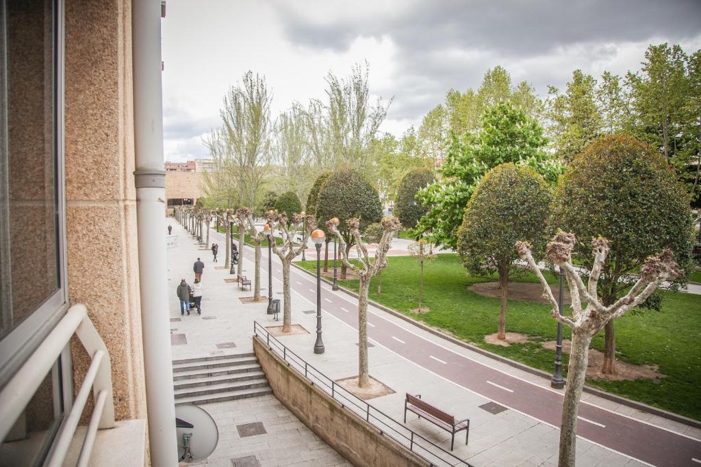 Pension Parque Del Ebro (Adults Only) Logrono Exterior photo